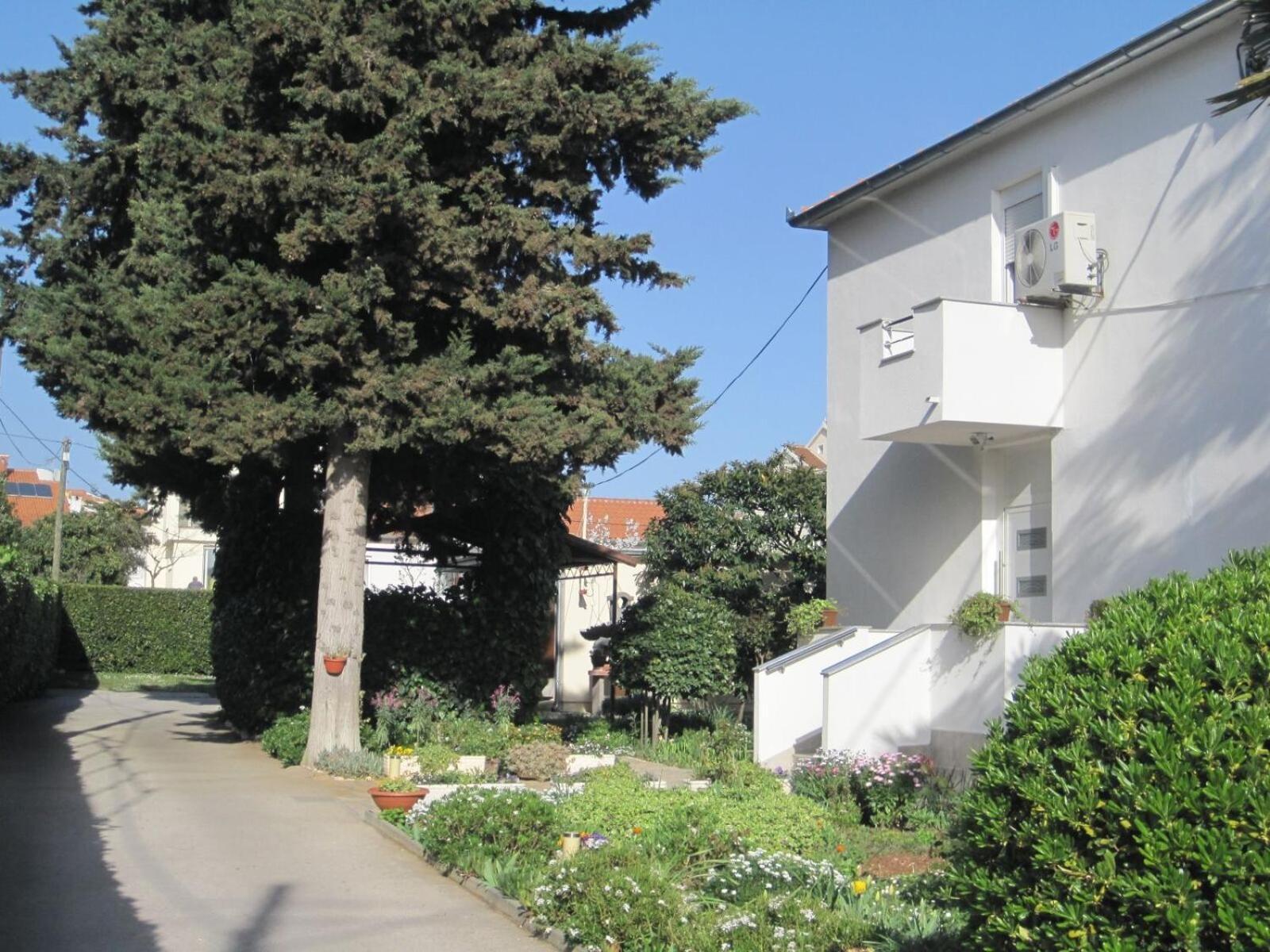 Apartment Ivan - With Large Terrace Zadar